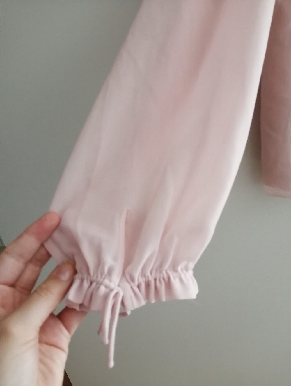 Aritzia Wilfred Lourdes Pink Pleated Chiffon Blouse Shoulder Button Medium - Picture 8 of 15
